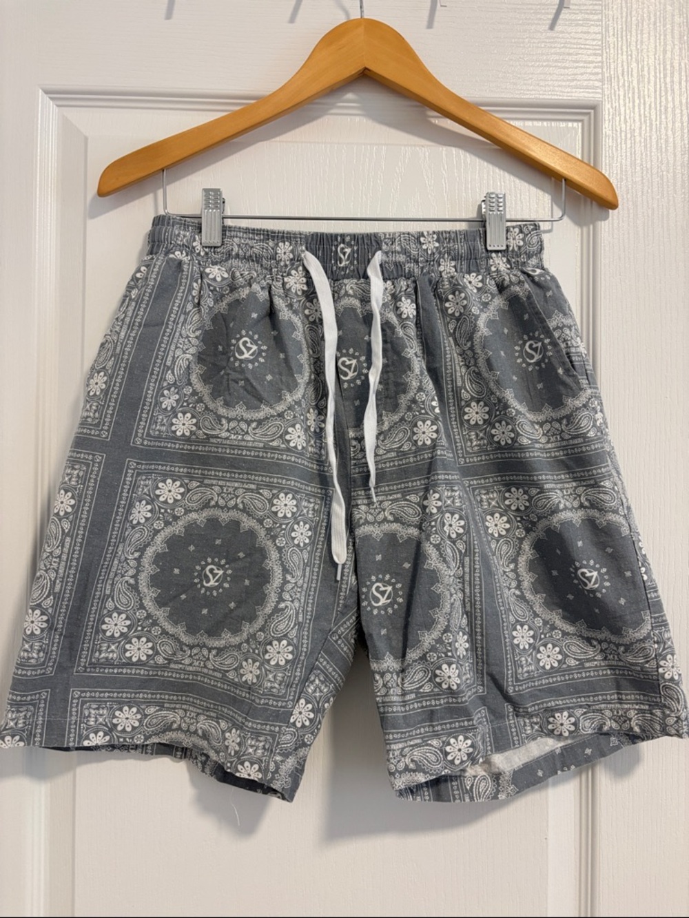 Men's Gray Bandana Print Shorts